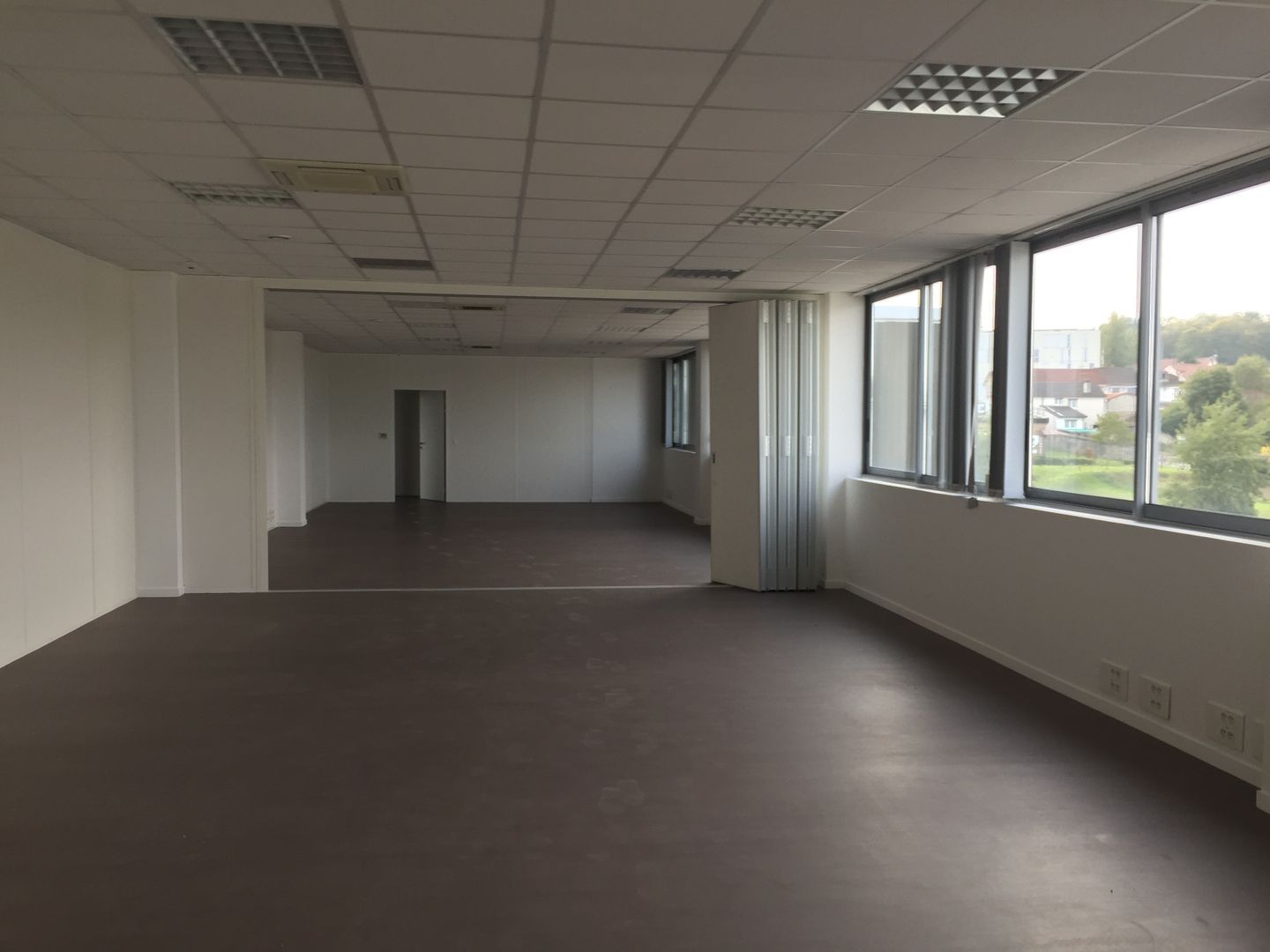 bureau de 34m², Dammarie-les-Lys (Seine-et-Marne)