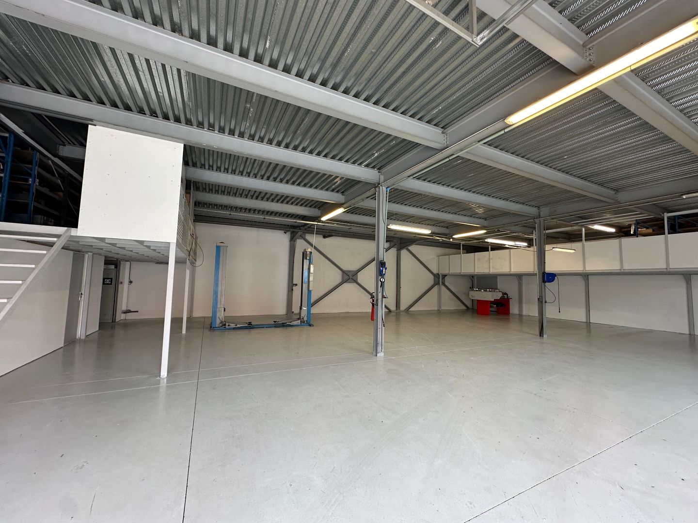 Entrepôt de 500 m², Fréjus (83600)